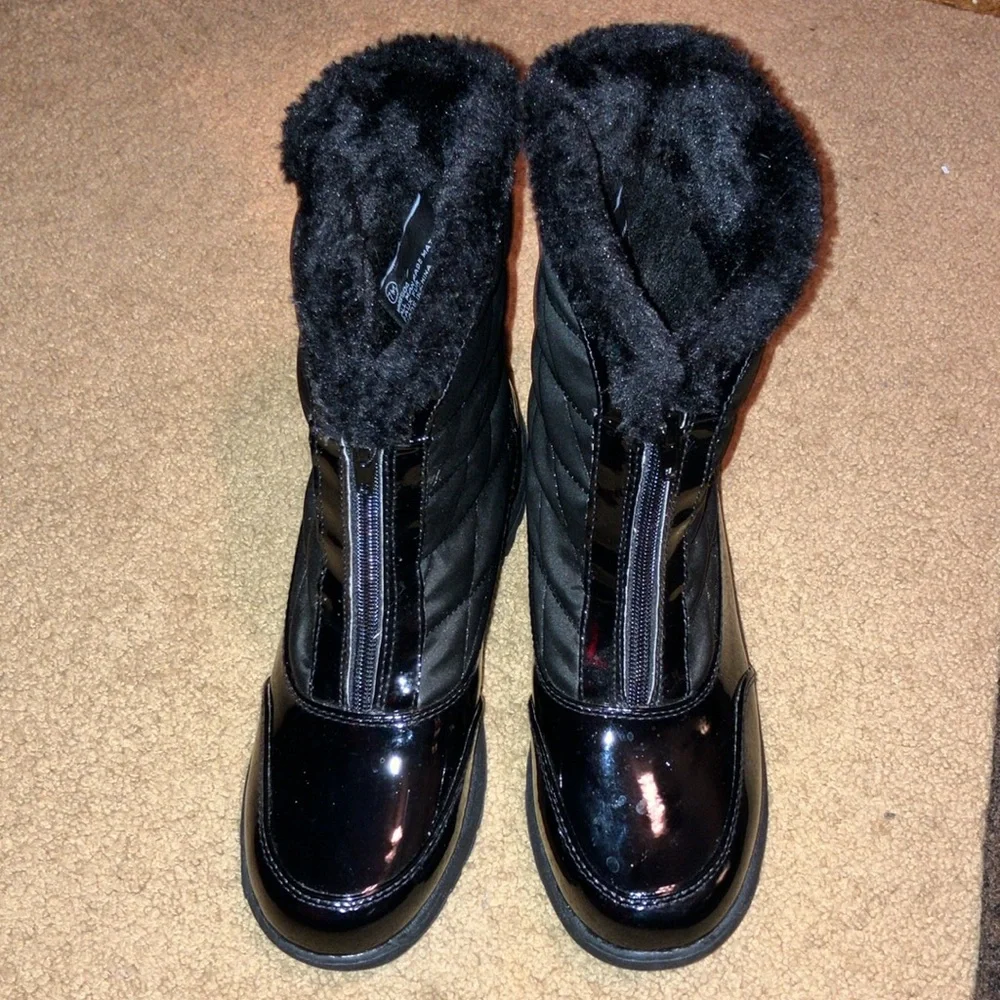 New Weatherproof boots black
size 7 - Picture 2 of 13